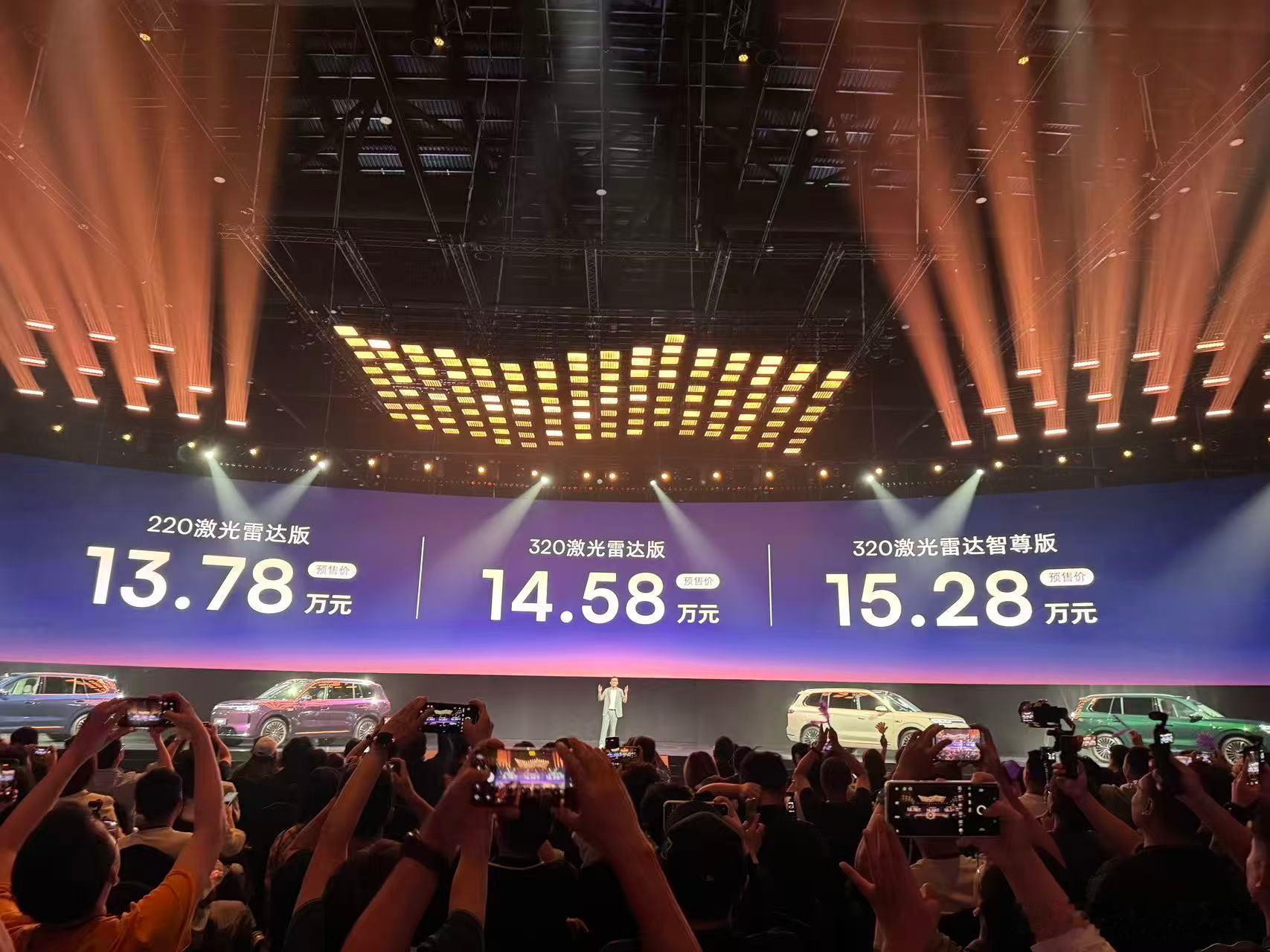 现在聊AI汽车，大家比的是谁的语音助手更像人。我却更关心另一件事：车买回家，AI