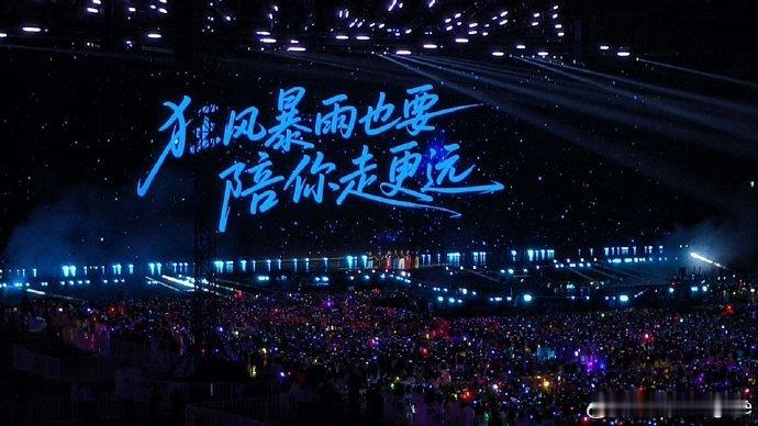 楼丝的爱永远拿的出手 从练习室的汗水到舞台的聚光灯，时团走过的每一步，楼丝都用真