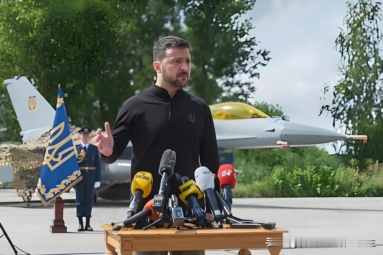 🇺🇸美国空军军官戴维斯在F-16战斗机飞行员死亡后嘲笑泽连斯基…
🇺🇦泽