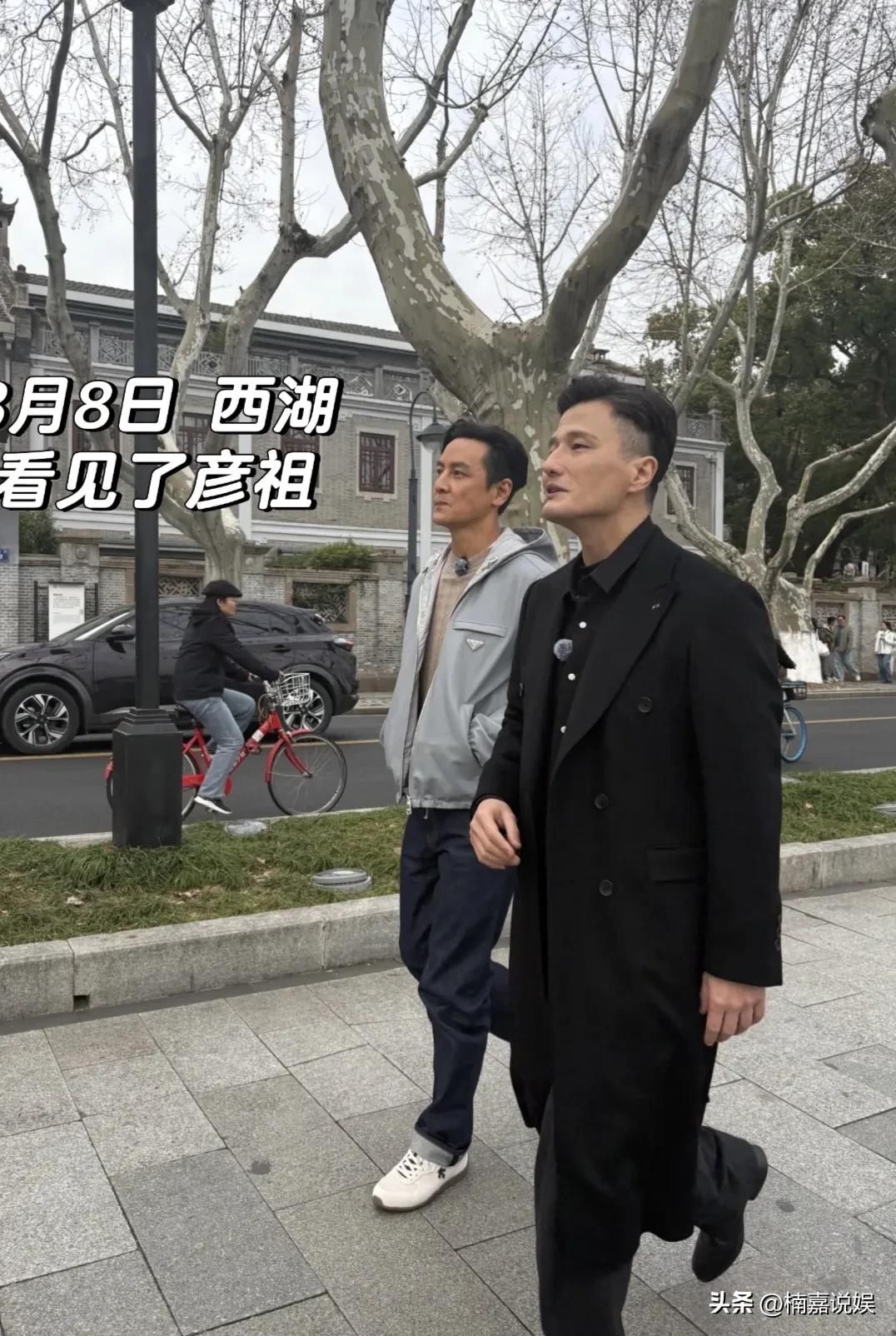 网上两大最强的“英语老师”相遇了，好奇他们交流用的是英语还是白话？
吴彦祖和尹子