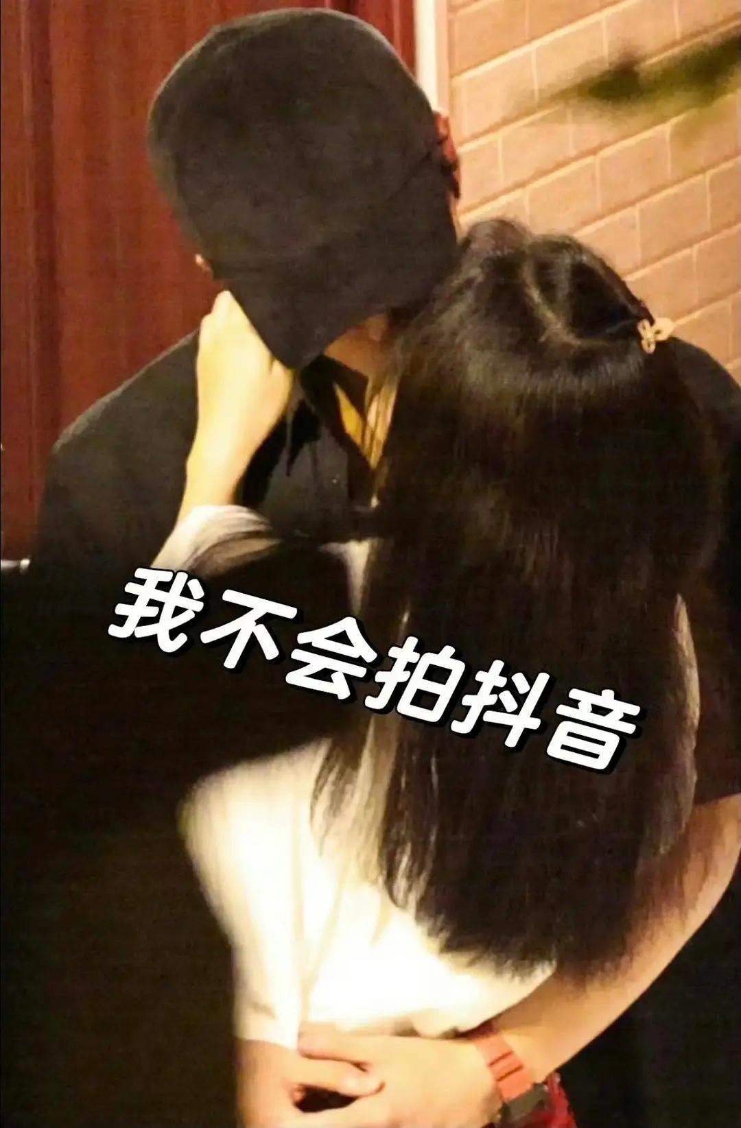张凌赫是氛围感帅哥，不露脸就是最好的了～ ​​​