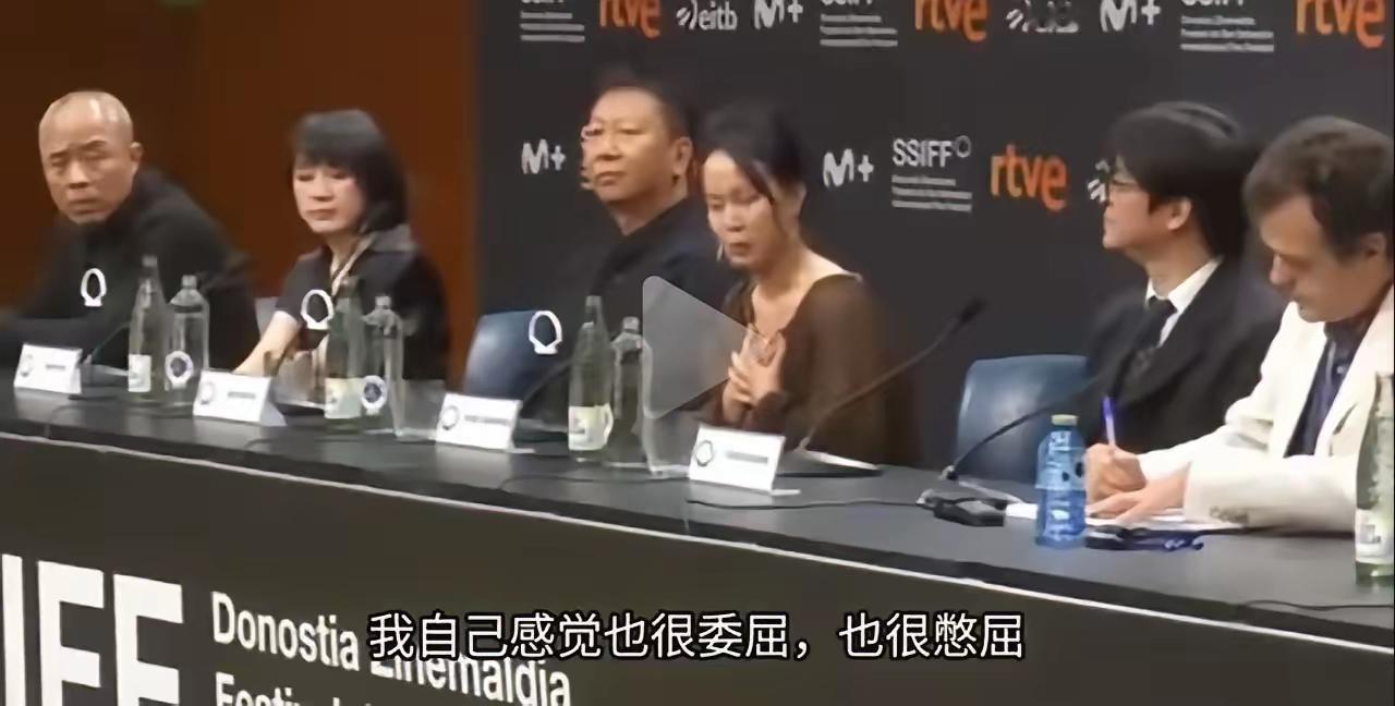 一部很诡异的电影
《监狱里的妈妈》!
硬生生被这帮圈内精英捧成了“女性觉醒”的圣