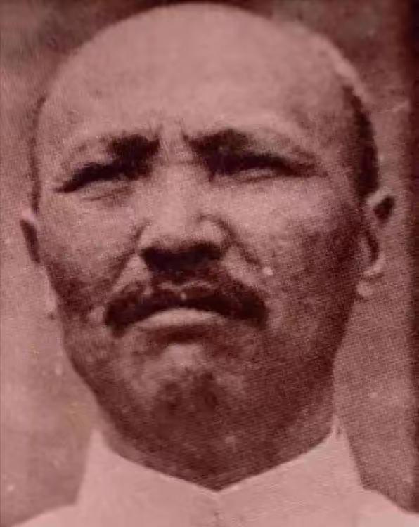 1947年，孙殿英兵败被俘，被绑押进解放军指挥部。他本以为必死无疑，司令员刘伯承