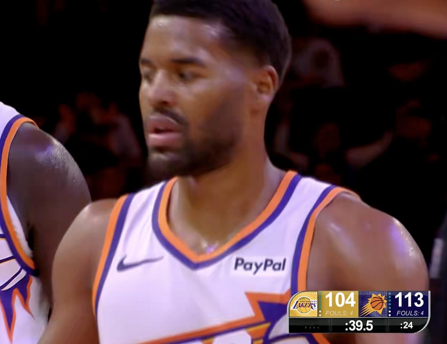 没悬念了，这个巴特勒发威了，35分7篮板9助攻。 ​​​​他跟太阳签订的是一份非