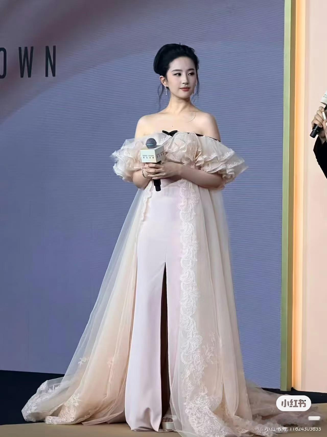 芭比波朗请到刘亦菲后也是开始好起来了 直接起飞👏👏👏 ​​​