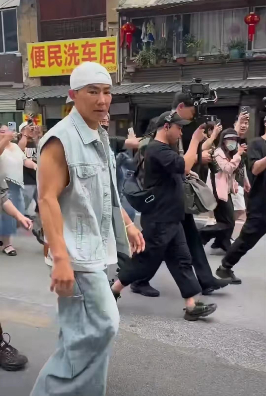 刘畊宏方已报警5月6日晚，刘畊宏在直播间正面回应此事件称纯属造谣，并拿出相关视频