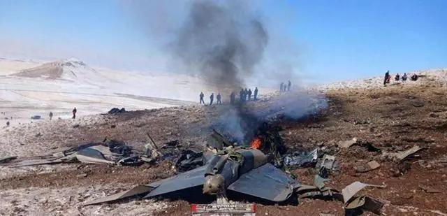 还没打起来就吓死了，屋漏偏逢连夜雨，真是不幸啊！伊朗一架军用飞机在执行飞行训练任