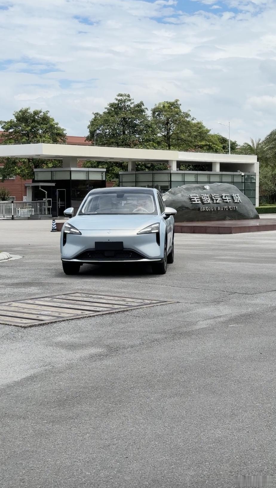 在柳州嗦粉居然偶遇龚俊应援车！宝骏这波操作太懂粉丝心了，爱了爱了~  宝骏云海特