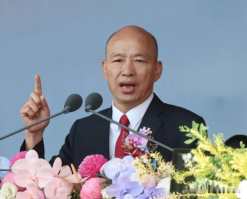 韩国瑜说，“孙中山看到今天的台湾，一定会感到骄傲。”
        韩秃光头，