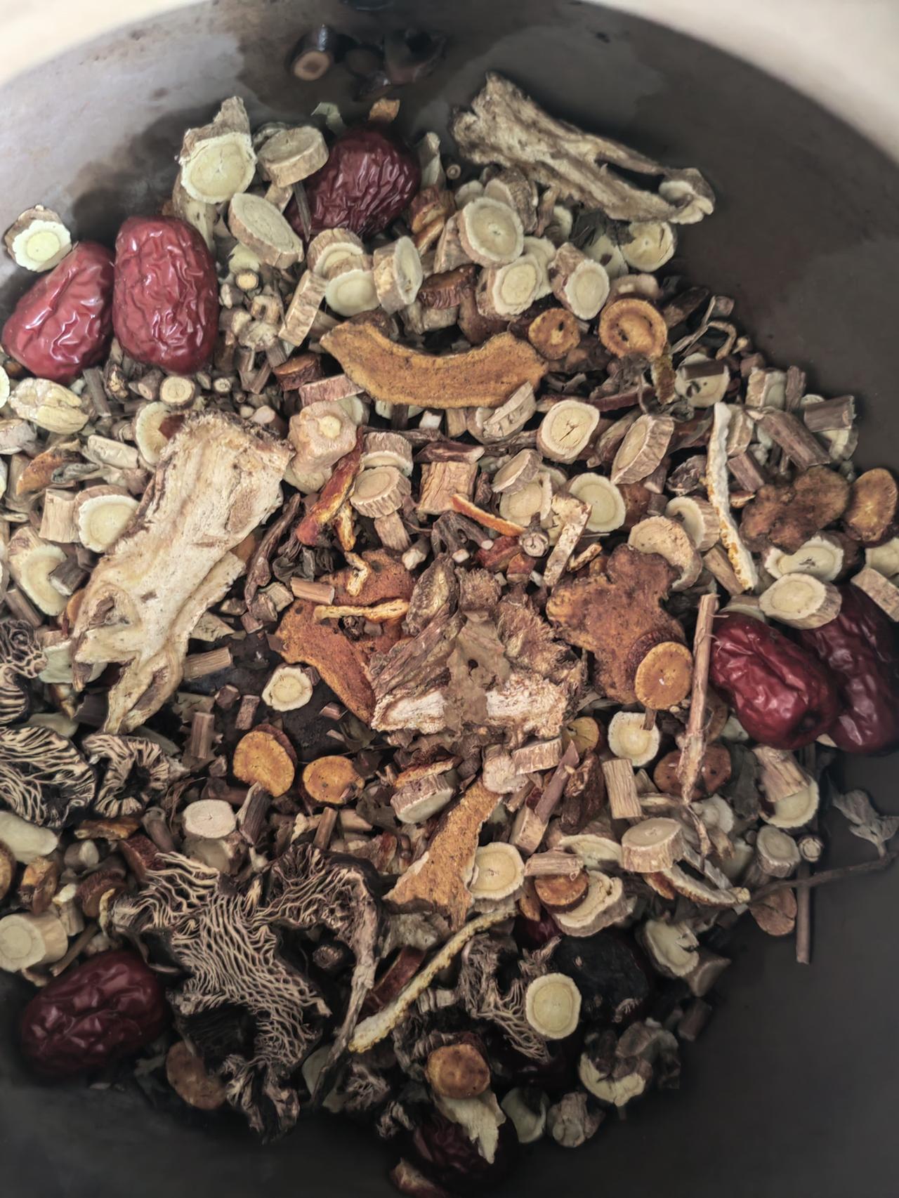 配个中药还给个小礼包，云南文山的砂仁是什么宝贝？

根据“百度百科”:
砂仁，中