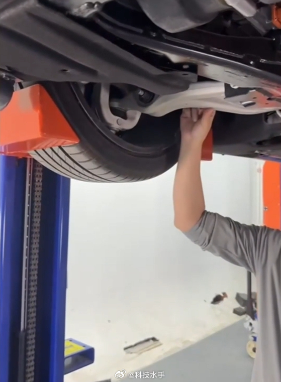 丰田铂智7全网首拆看完了4月2日丰田铂智7的直播拆解，我最大的感受是这车特别懂普