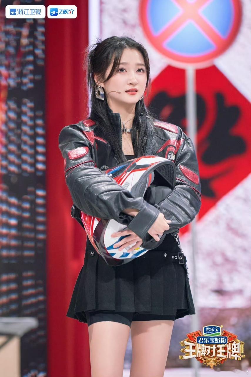 关晓彤宋亚轩甩锅姐弟冤种姐弟的甩锅名场面梅开二度泼水塞瓢只是前菜，传声筒直接把晓