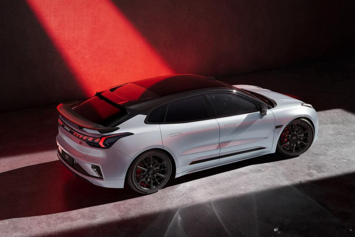 极氪007，007GT 还有极氪001五周年纪念版都发了007和007GT这价格