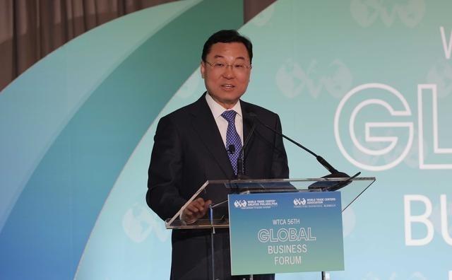 驻美大使谢锋：中国大蒜做梦也没想到，有朝一日会被列为“国家安全威胁”。据中国驻美