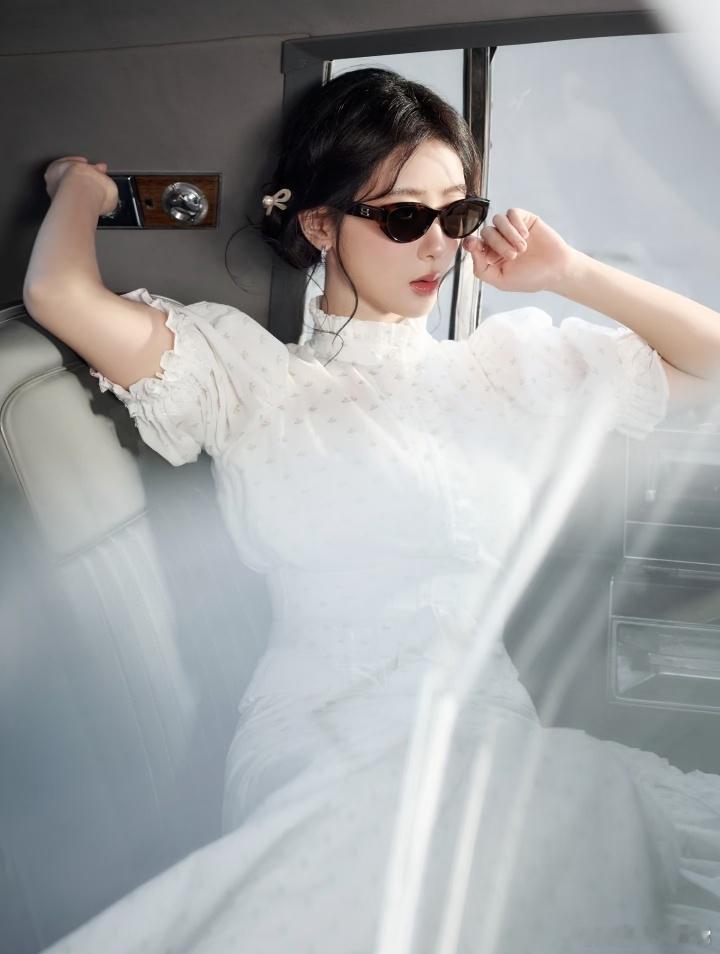 杨紫谁懂啊！杨紫真的越看越舒服！不靠颜值滤镜，靠演技和人品圈粉无数，性格开朗真诚