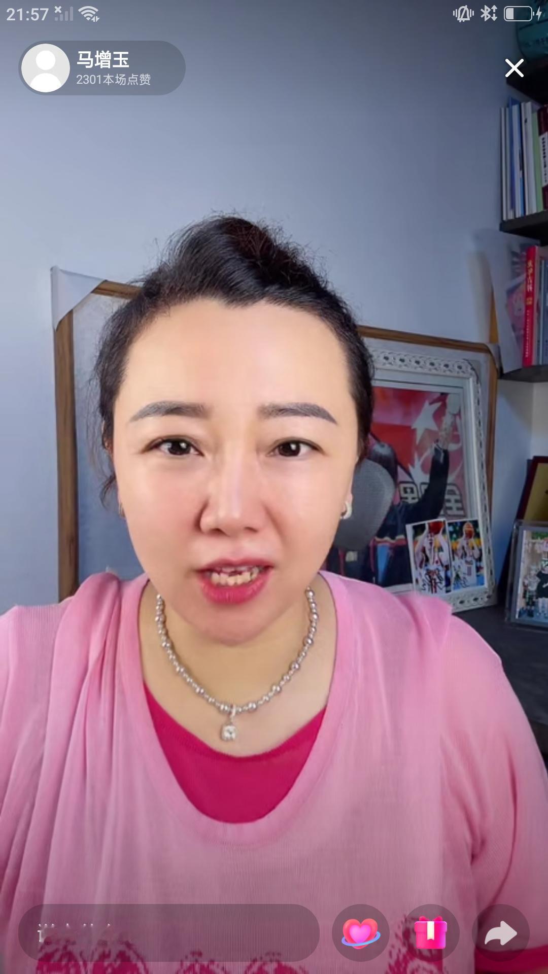 【中国女篮名将马增玉针对中国男篮惨败乌拉圭发表个人观点。】马增玉说:这次热身赛中