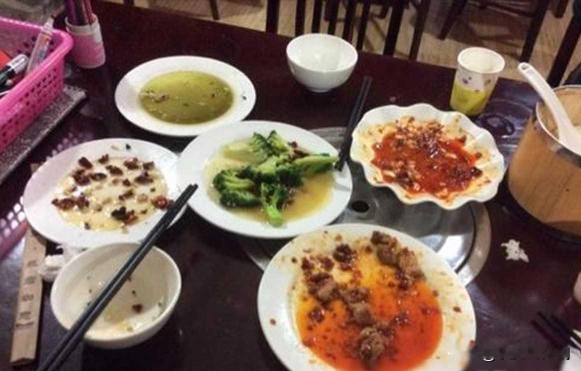 我今天把饭桌掀了！因为公婆和老公每次都是不等我做完饭就吃上了！等我出来都没剩什么