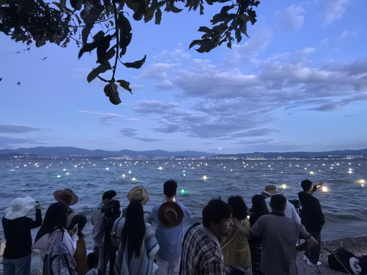 国庆大理，开销总结下，1.9W，四口。
大头是交通费，8千。住宿费，3千。
机票