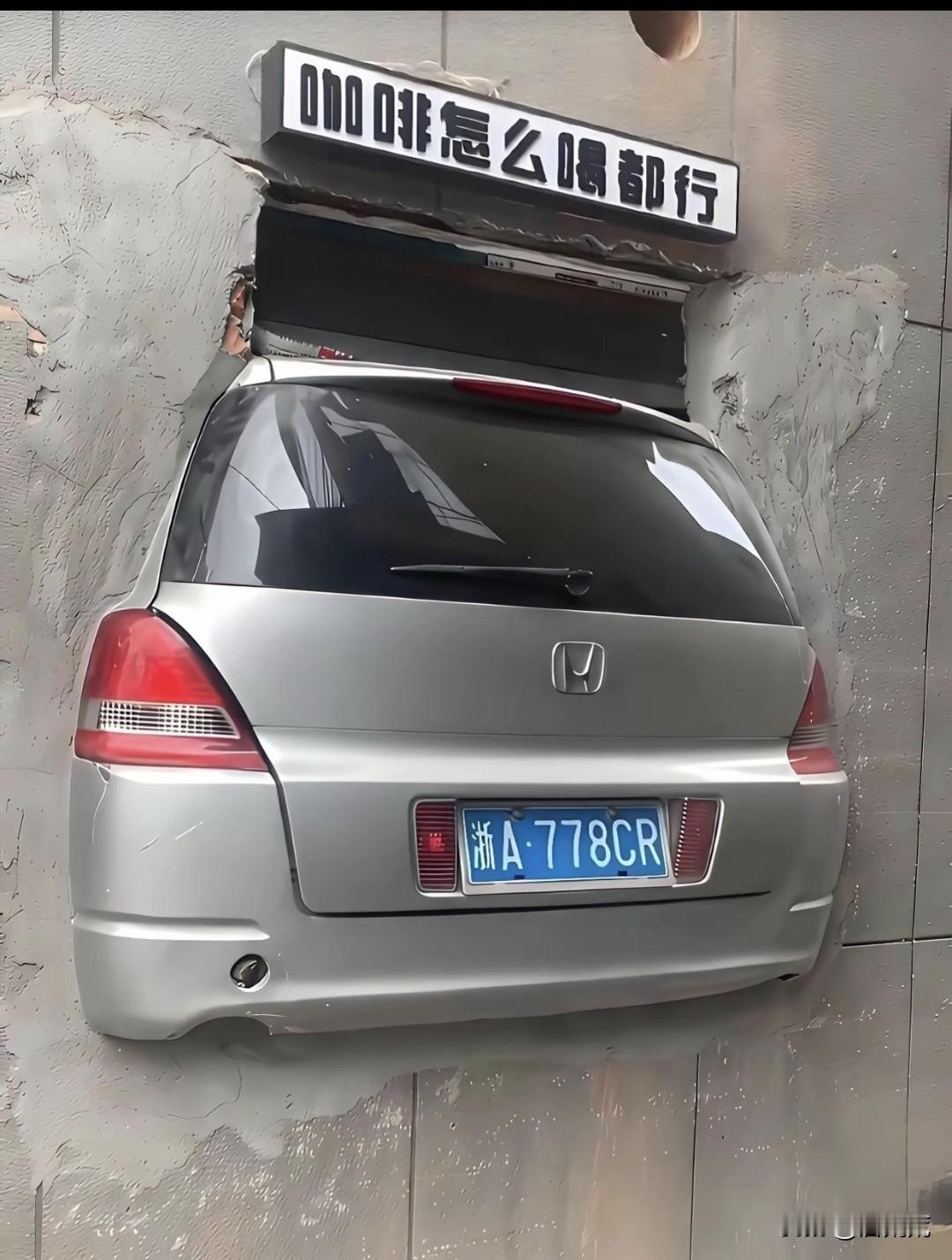 创意比较好，但是我在想，要是换个保时捷的车尾是不是会生意更好一点？