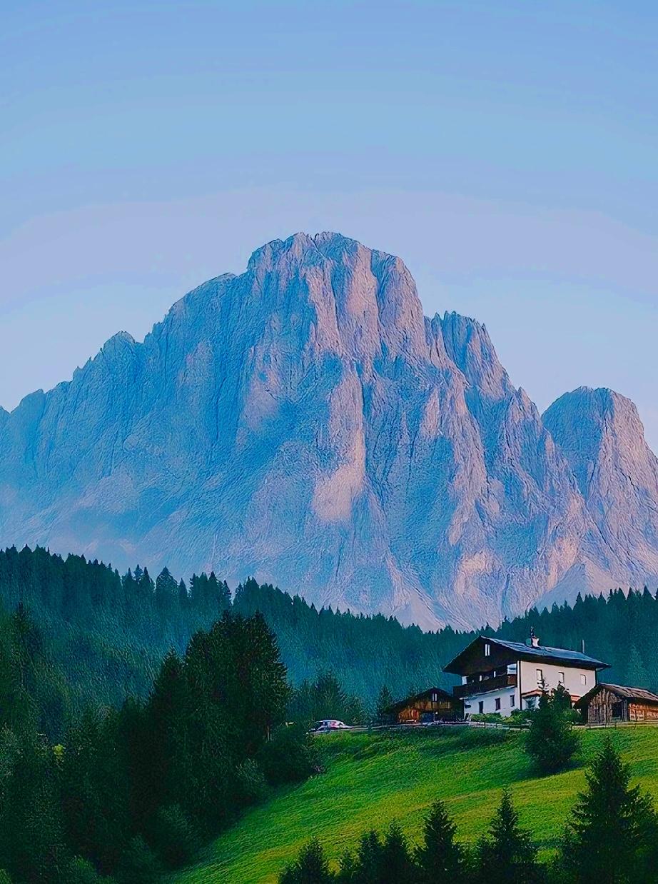 句话一直很喜欢：“全世界都在等你做自我介绍，他们在等你发邮件，在等你约他们出去。