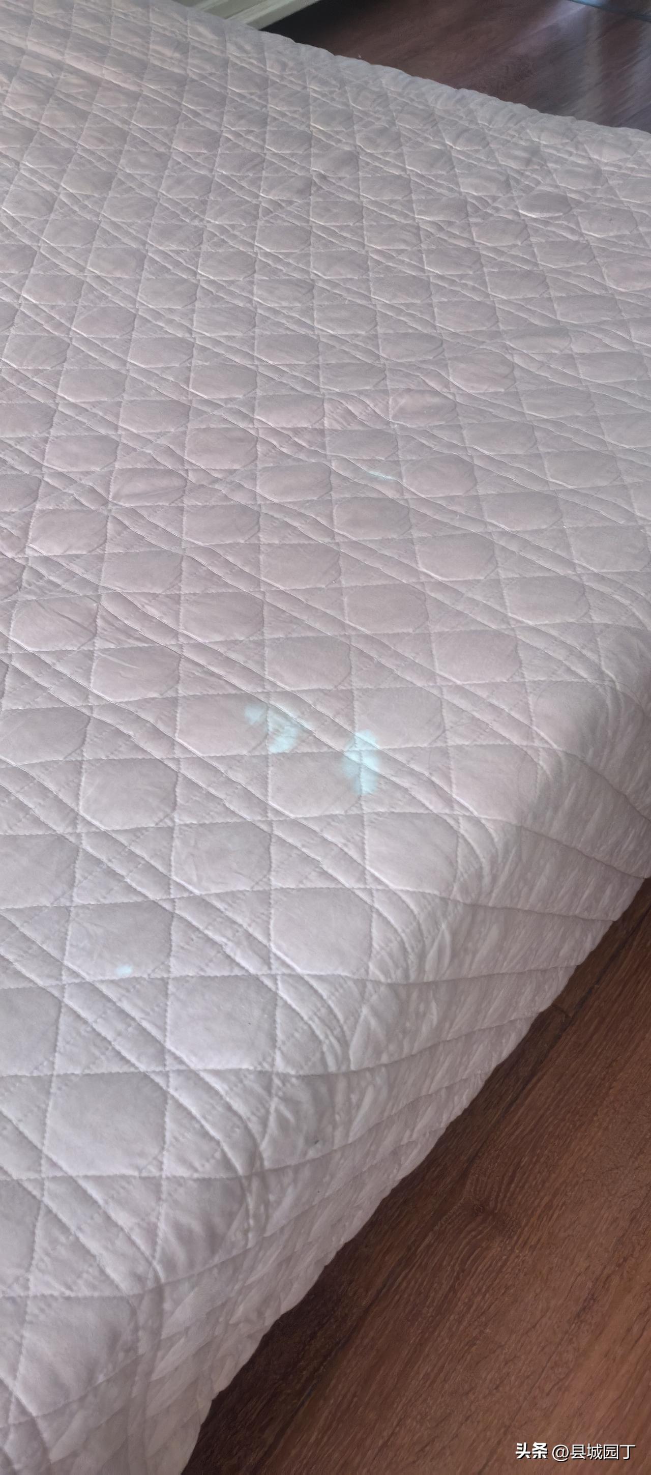 这还有补救的办法吗？写下这一句，我瞬间想起孩子他爹有解决办法。

昨晚换新床单的