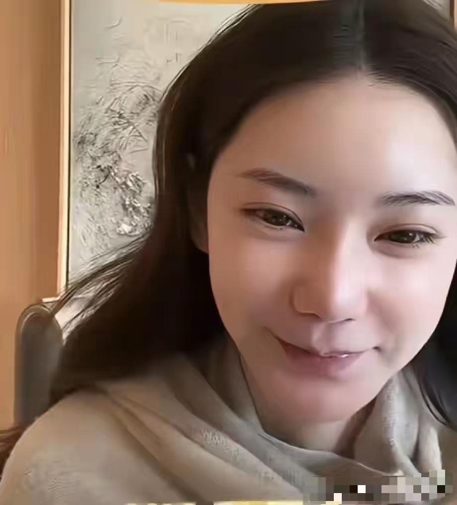 小梅是小女生的性格，辛苦生了孩子，婆家给宝宝大庆百日宴，就高兴的合不拢嘴！

小