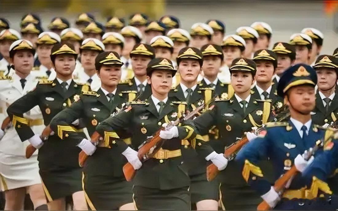 法国镜头下，中国女兵仪仗队凭啥惊艳世界？

当法国媒体的镜头对准中国女兵仪仗队，