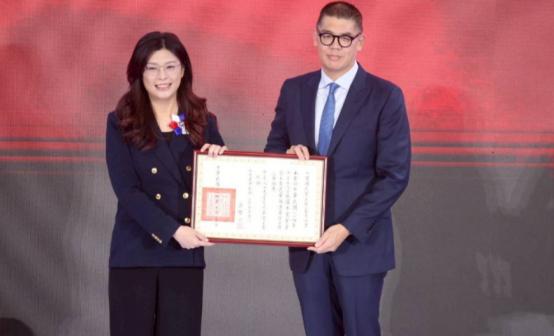 反对两岸统一？2026年1月20日，中国国民党主席郑丽文会拜马英九，马英九提出建