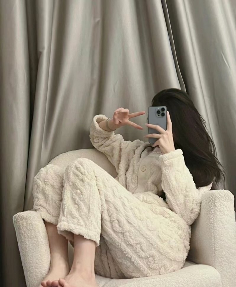 做自己的光 不需要太亮 足够熬过寒冬和黑夜就好. ​​​