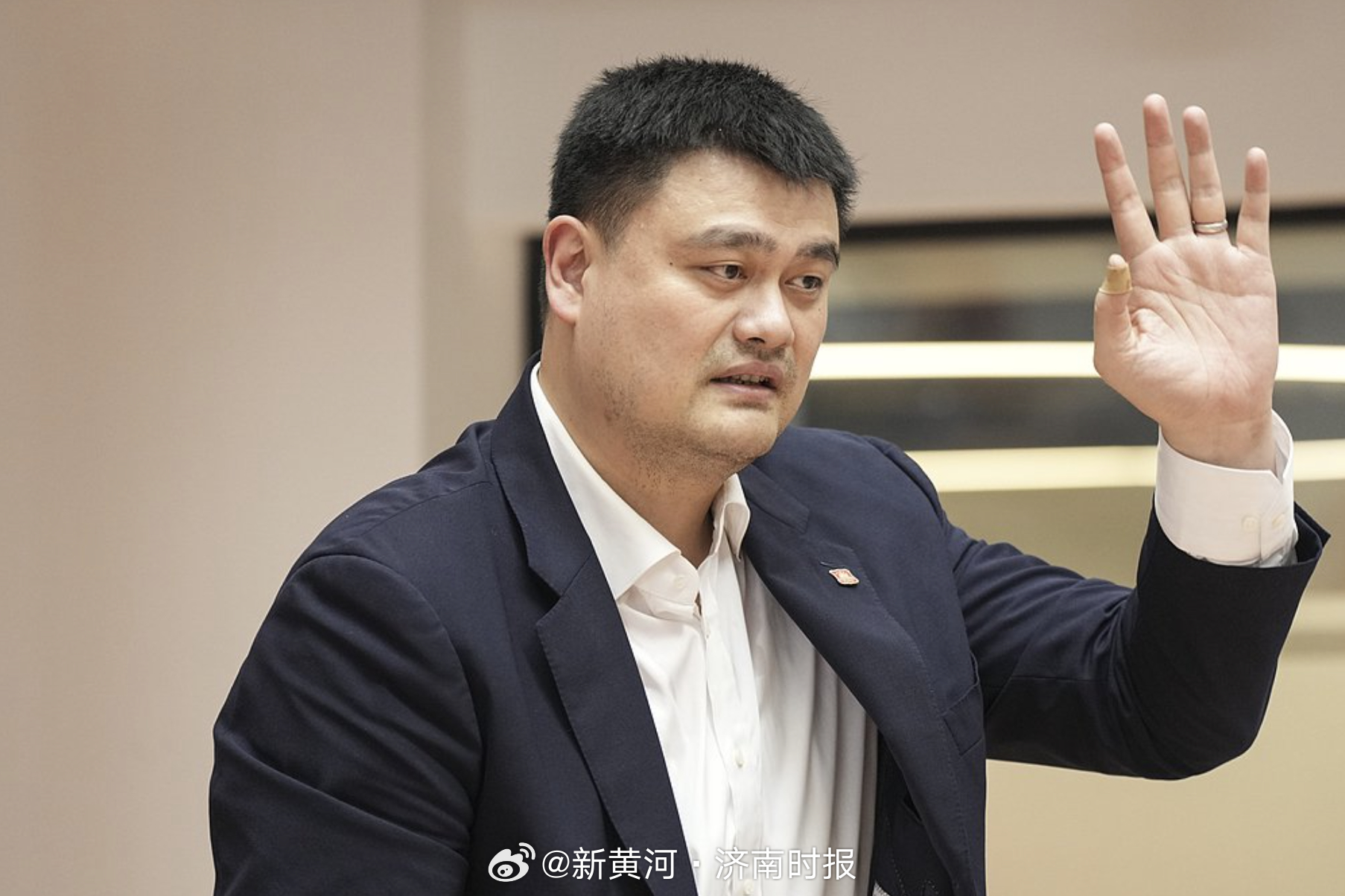 【#现在评价姚明还为时尚早# 】“你曾经去看过外面的世界，也作为球队核心，带领中