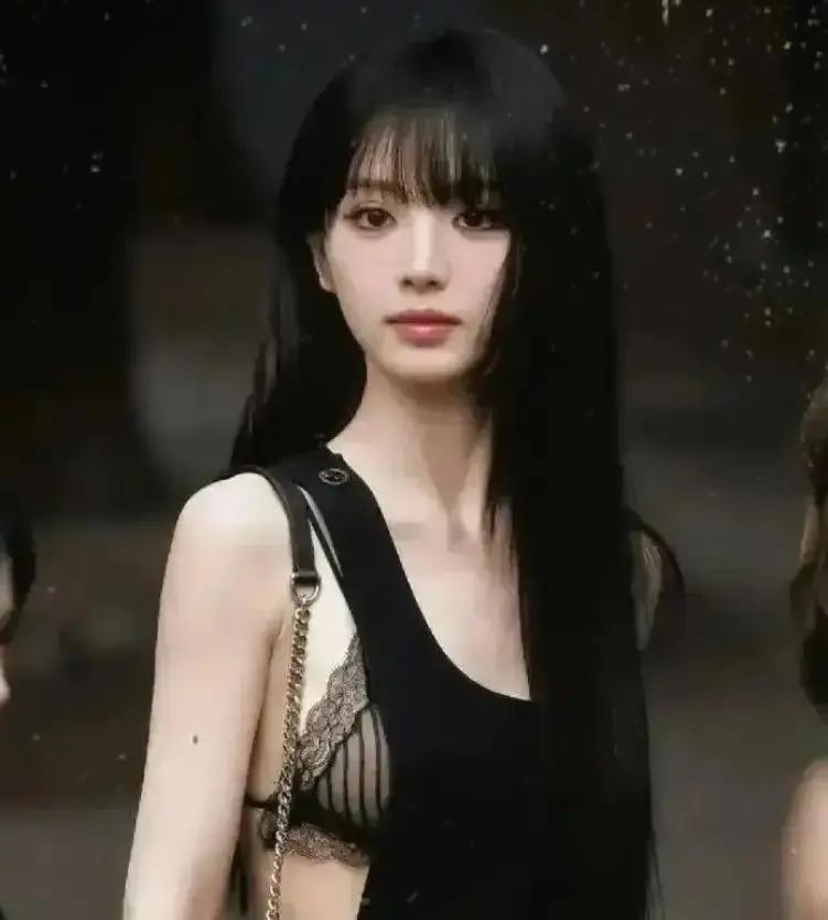 娱乐圈的女孩儿，总被人贴上“甜美”标签。

田曦薇这两年，把标签撕了个彻底。
红