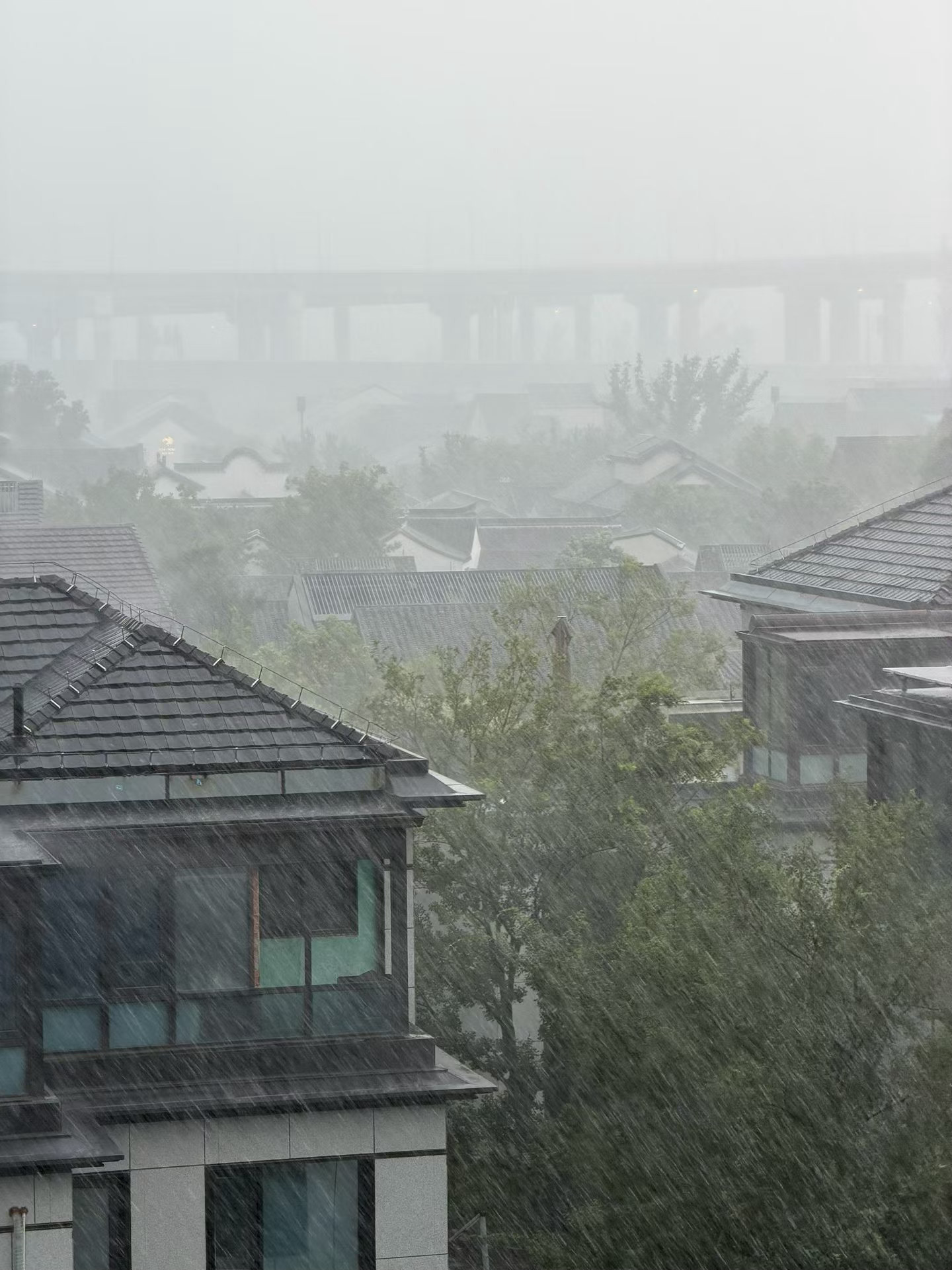 雷雨季 