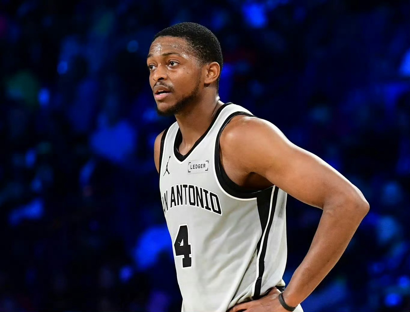 福克斯谈到马刺队目前的期望:“我们正处于一个极佳的竞技状态，我们希望保持下去。因