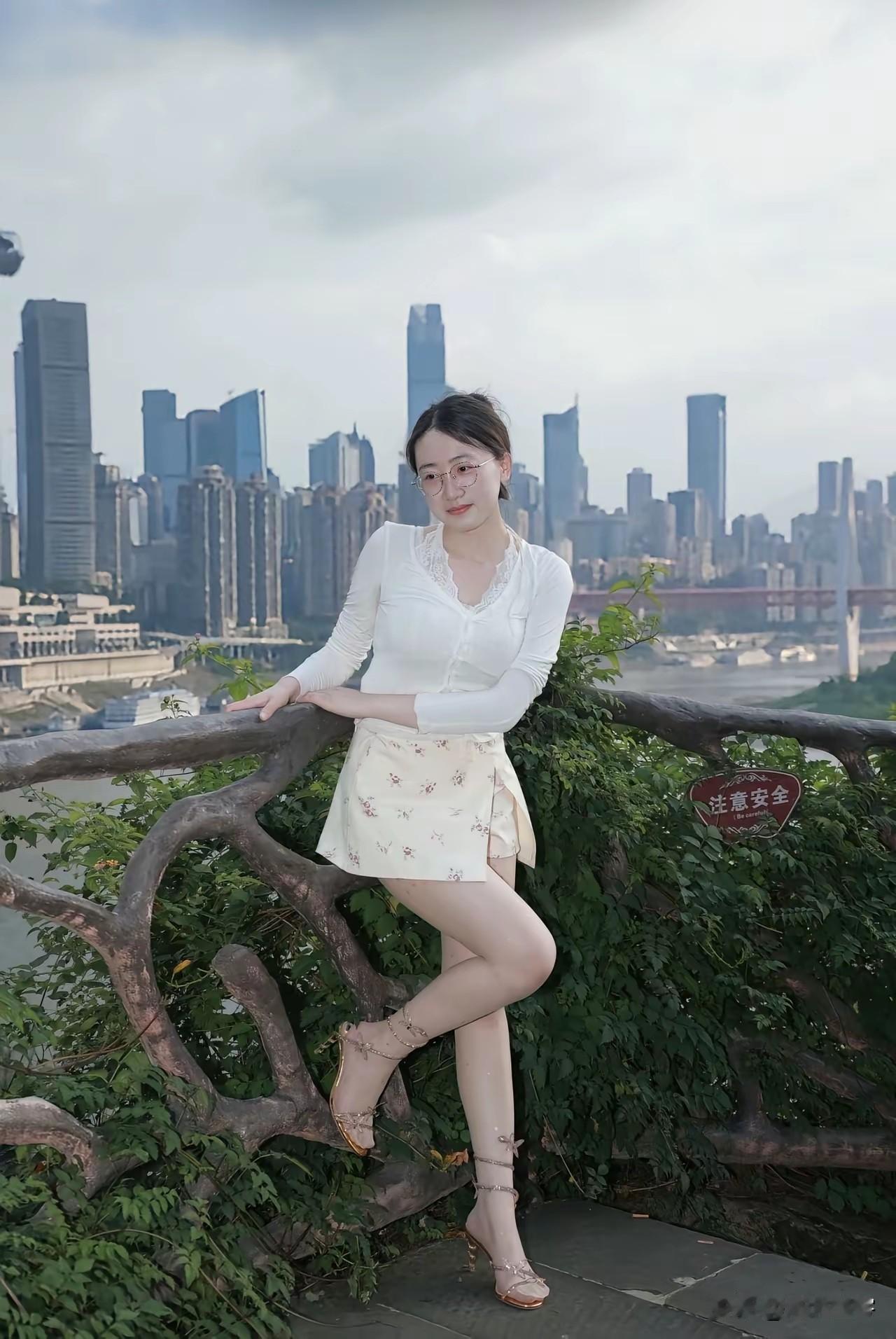 遇到这样的女孩子，就娶了吧。别嫌弃彩礼贵，毕竟人家才貌俱佳吧。