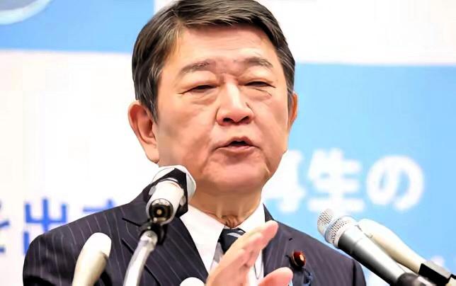 日本外相竟然公开叫嚣：
中国不能再拿“历史牌”施压了，
甚至妄称这解决不了任何问