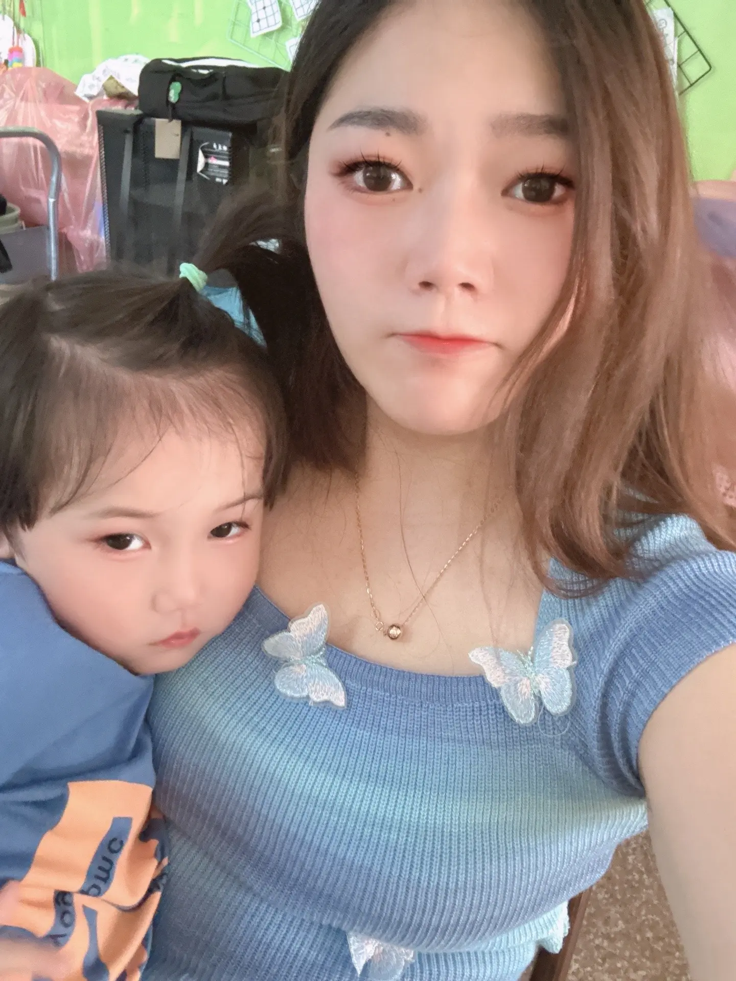 妈妈的怀抱最温暖❤️💛💙💚🧡🩷。