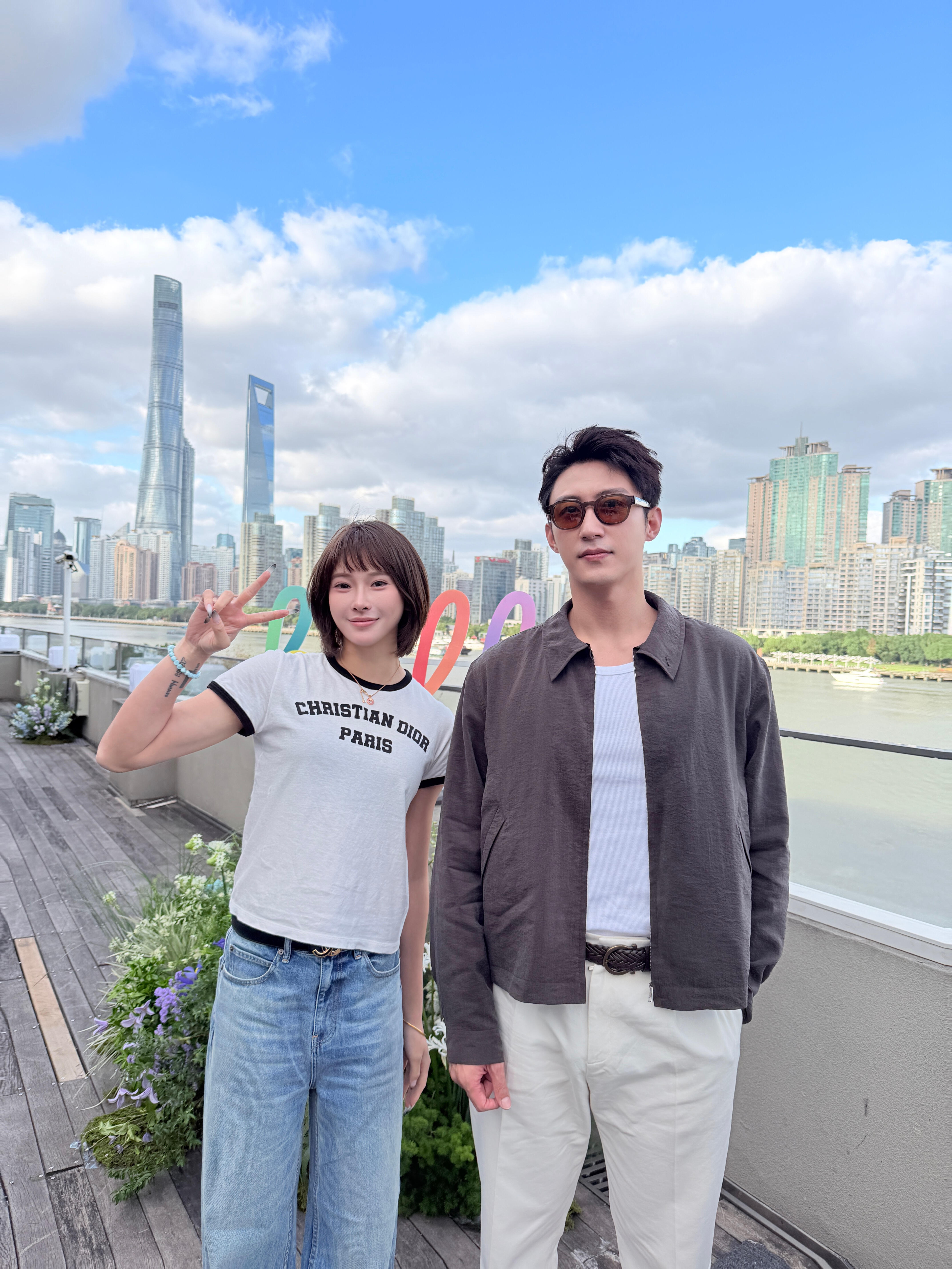 黄景瑜︱合影系列20261022原来今天黄Sir也去了苹果活动现场，跟吴艳妮合影