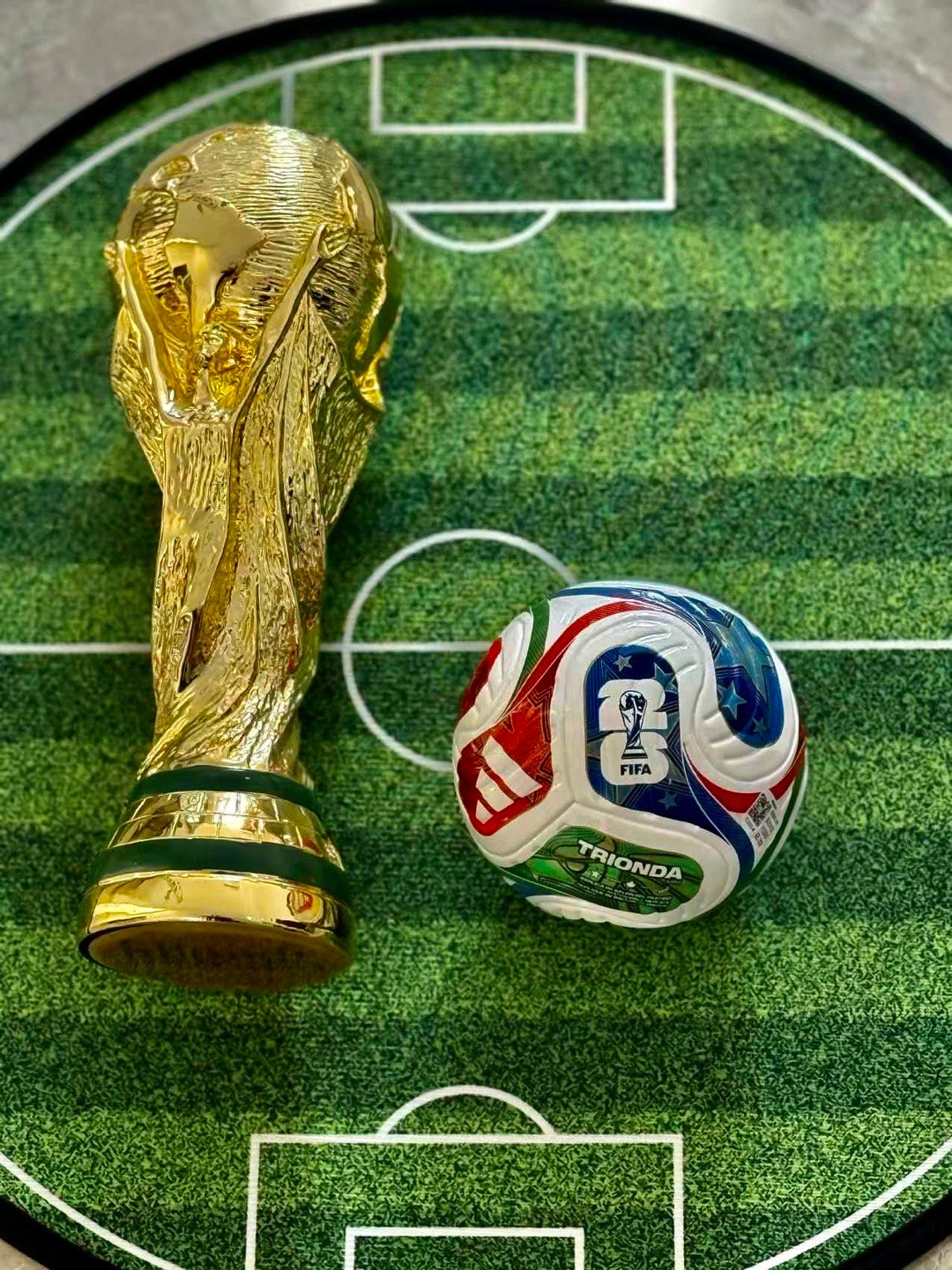 今天终于收到了⚽️纪念款美加墨世界杯用球：三重浪 