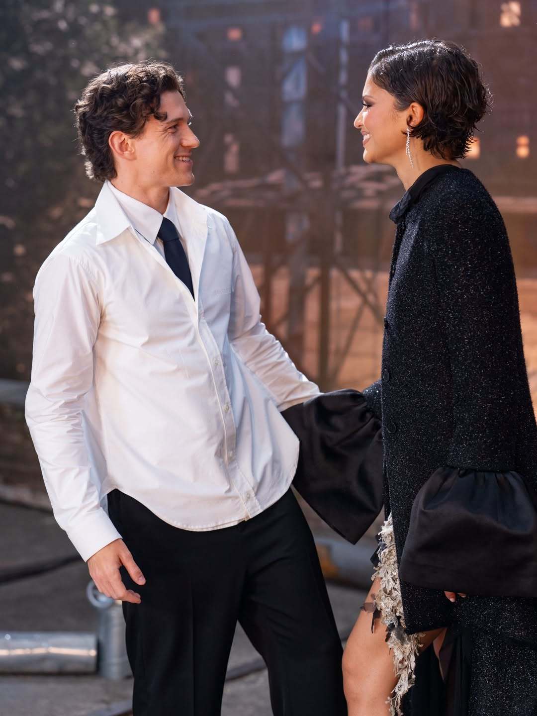Tom Holland & Zanday夫妻二人继续为新电影跑宣你赞在这期间的穿