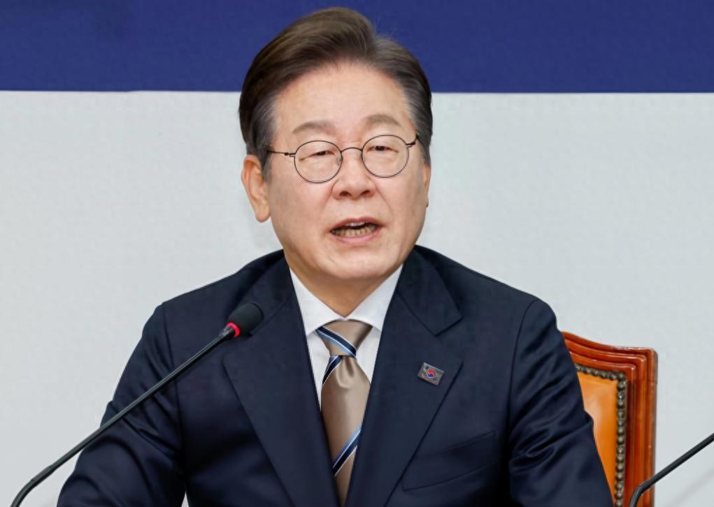 韩国民调显示，韩国对中国的好感度比10年前下降了50%。网友：我们从来没把泡菜当