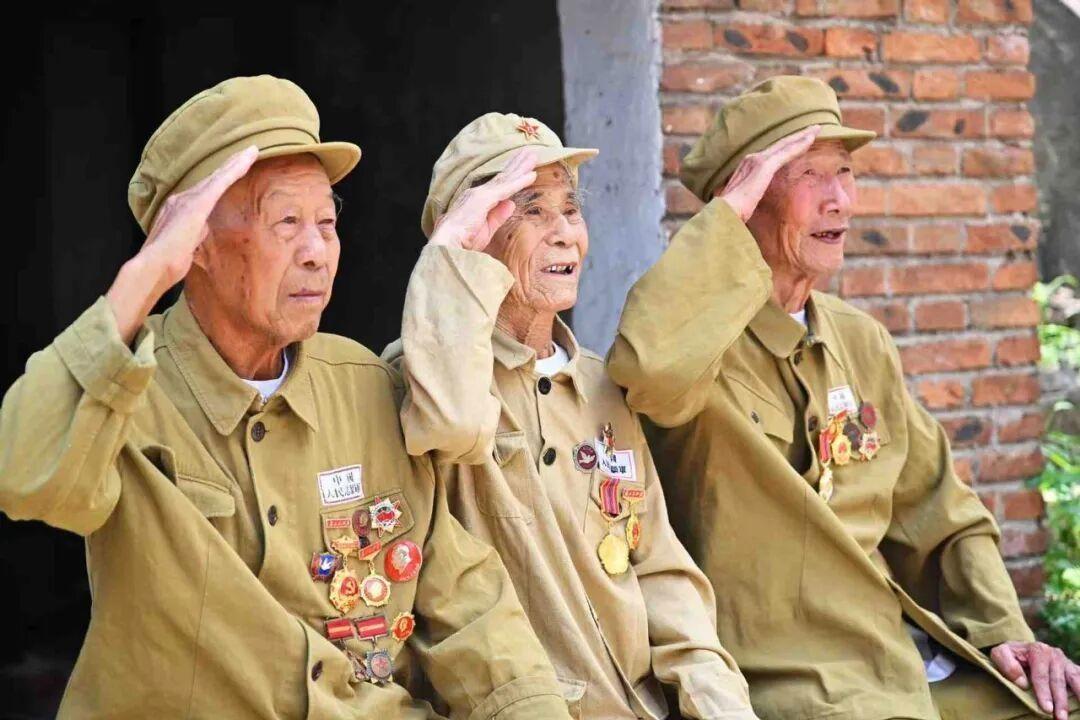 1953年，一万两千名在华朝鲜族老兵做出了一个令人意外的决定：留在中国，他们曾是