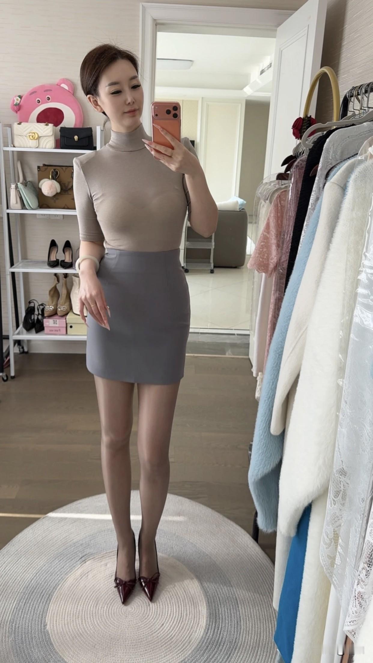 有智慧的女人很迷人，她们能在交流中展现深刻见解，就像杨绛先生，腹有诗书气自华。还