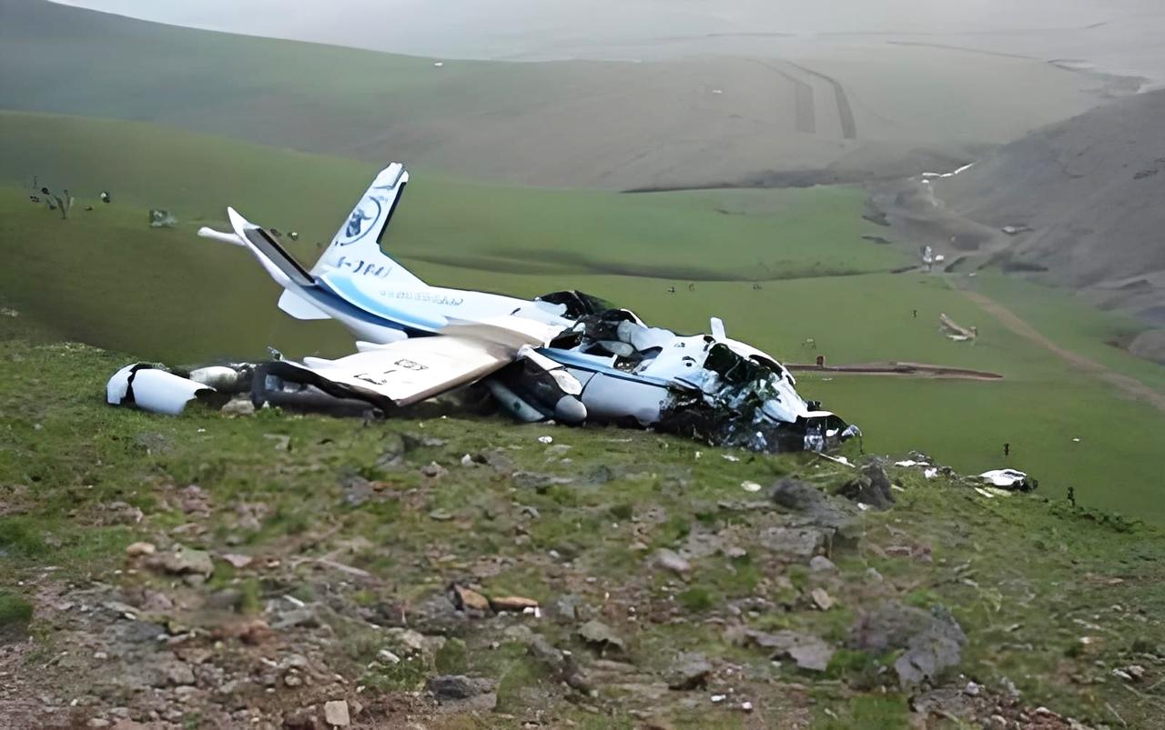 用枪也能把飞机打下来？今天真的发生了，印尼一架飞机被枪击后坠毁，有人员伤亡。
