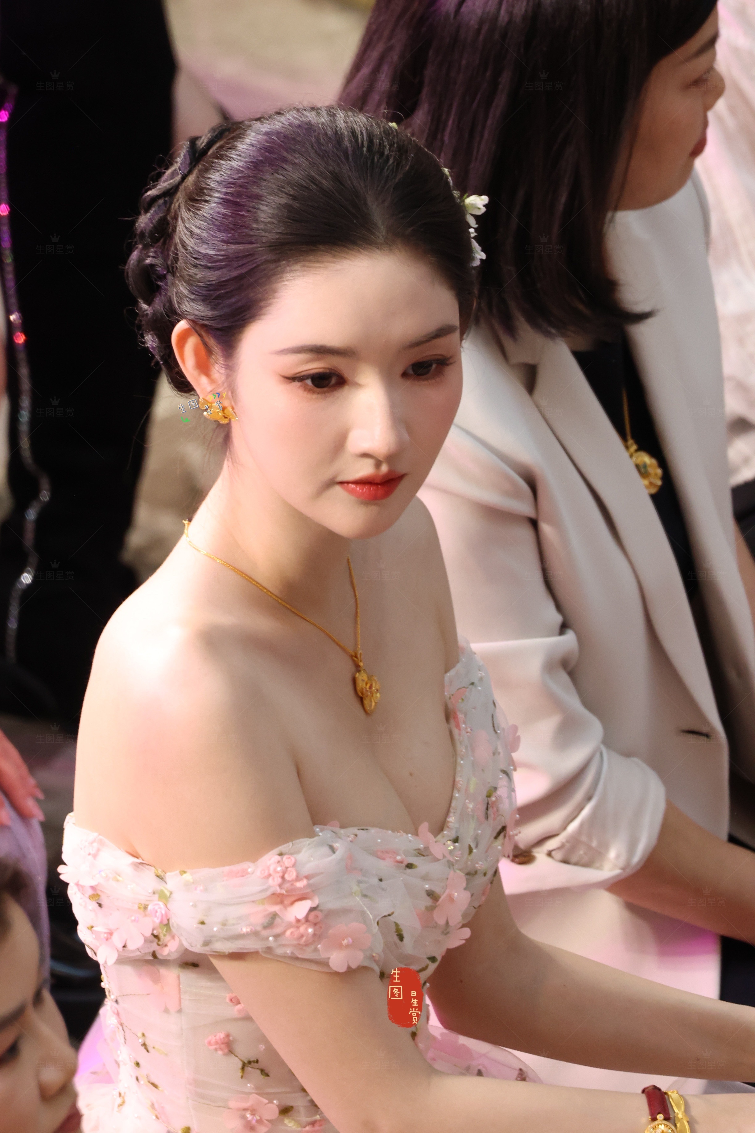 王玉雯苏州莱绅通灵站台真人间富贵花🌸