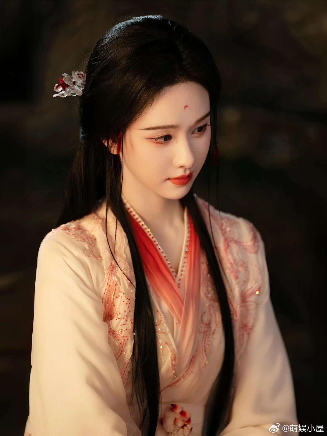 月鳞绮纪双狐神级镜头 这个双狐镜头简直是我的快乐源泉！每次看到都会被它们的美所治