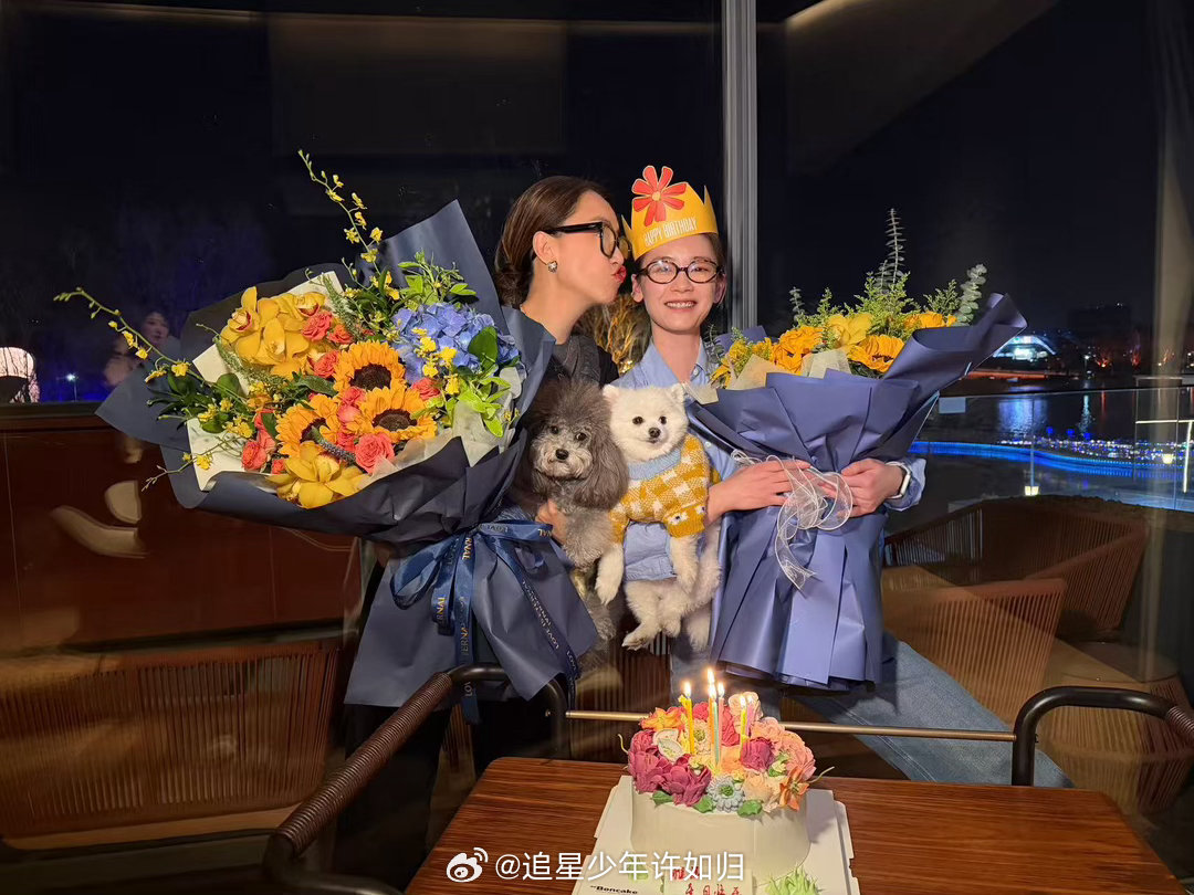 刘雅瑟模仿霍汶希太好笑了隐身的名字 刘雅瑟这波模仿绝了！追剧团下班后溜进霍汶希办