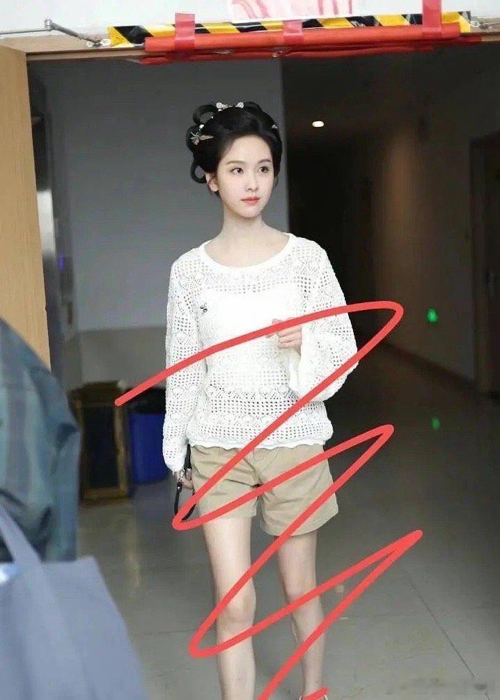 陈都灵的古装氛围感还是很强的，只不过每次正片和路透差距太大 ​​​