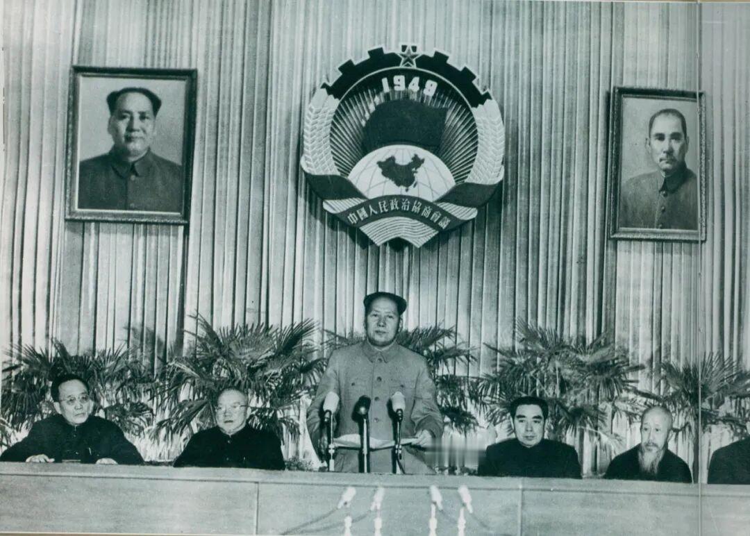 毛泽东是人民政协事业的开创者和卓越领导人。1948年4月30日，经毛泽东修改的中