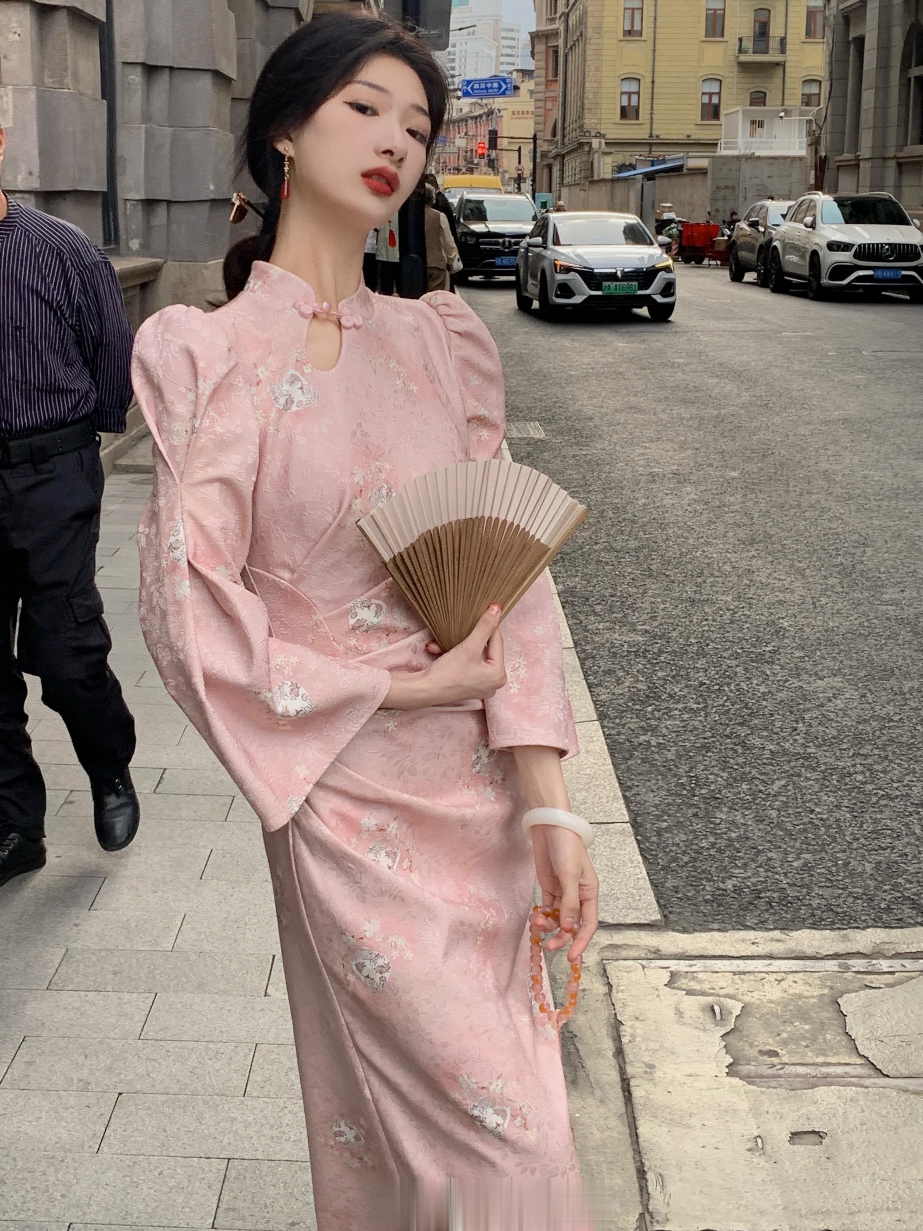 【10/14 20:00 大Eees 🛒】  如兰· 花瓶旗袍🏺️ 人如其名