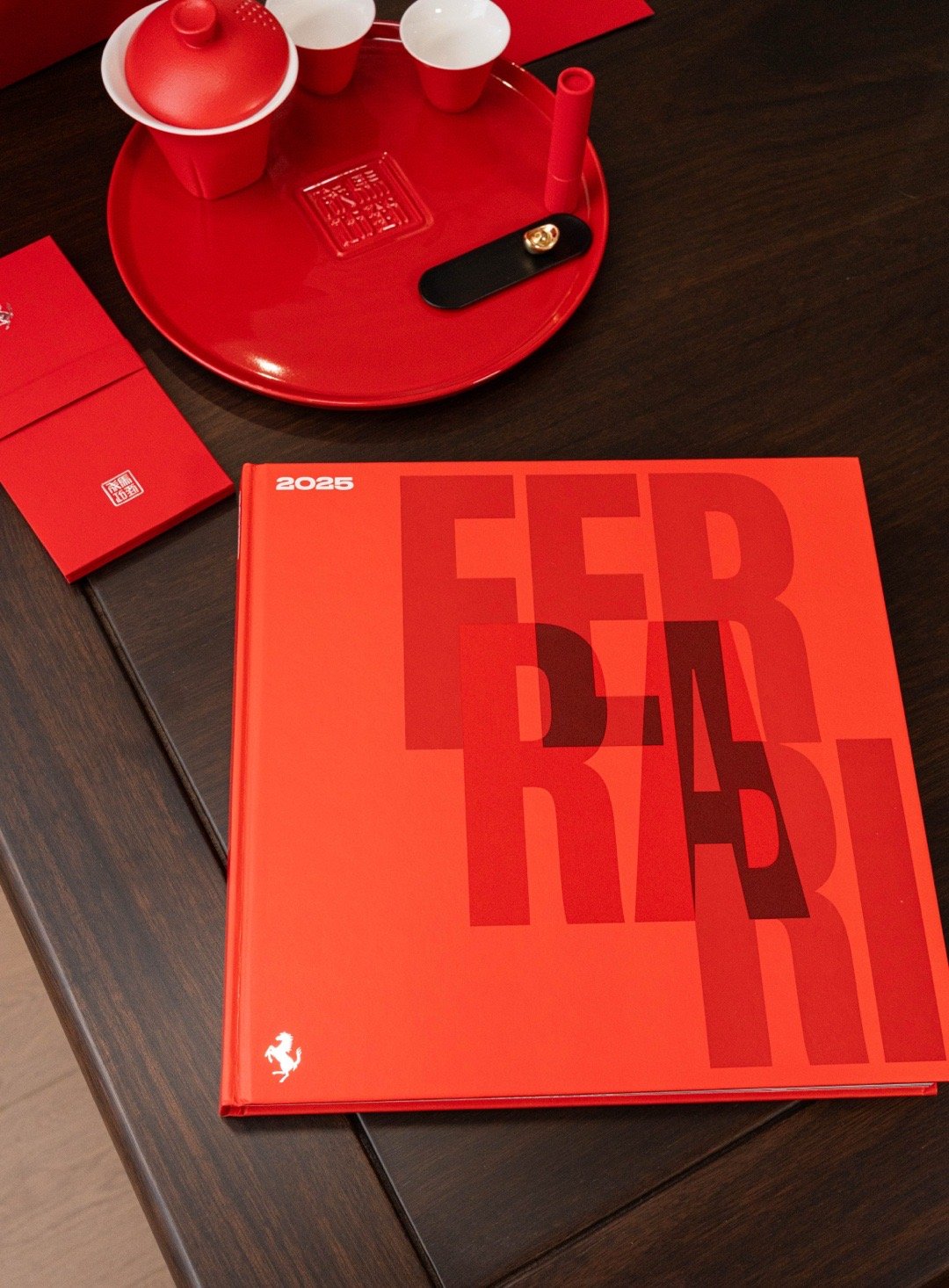法拉利tofm杂志 25年刊终于来咯作为tifosi真的不能错过 都是大幅彩色插